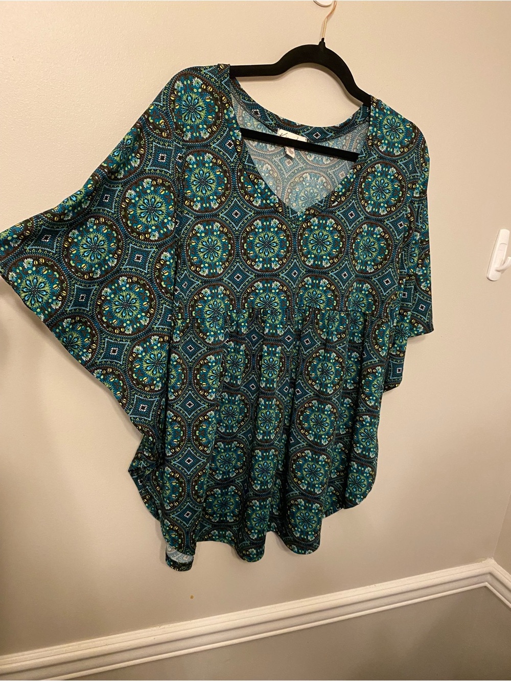 Kim Rogers Teal Medallion V-Neck Tunic